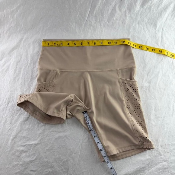 Aerie Tan Eyelet Pocket Biker Shorts Women's Sz L - Picture 4 of 6